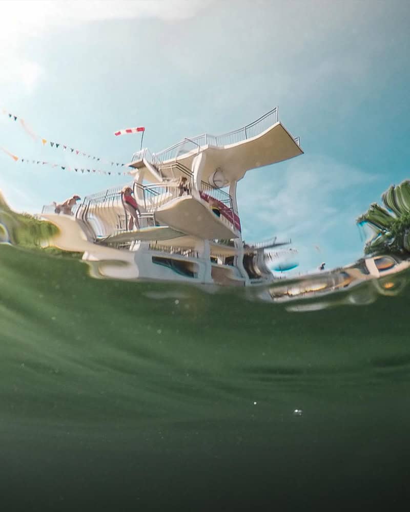 Waldstrandbad mit Sprungturm