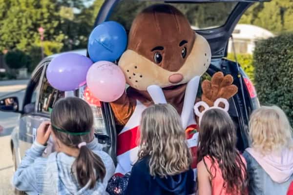 Kinderdisko mit Walross Trixi dem Maskottchen im Ferienpark