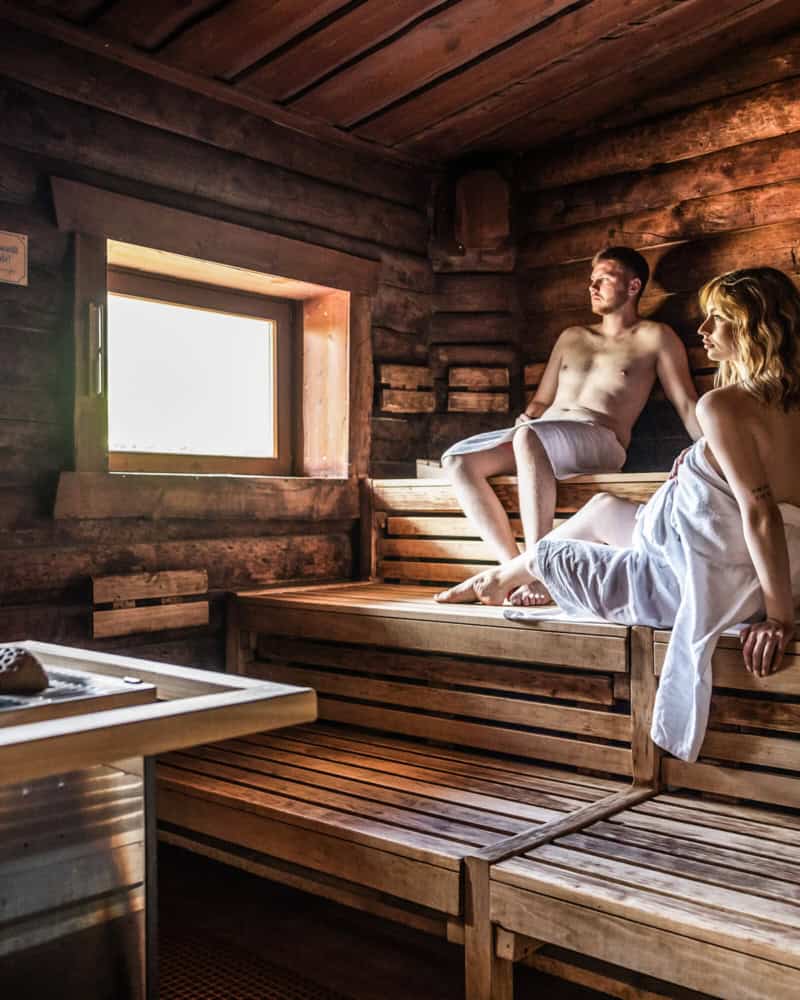 saunieren-in-finischer-sauna-trixi-bad-grossschoenau