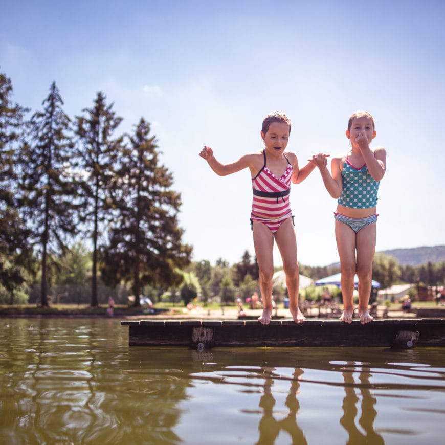 Trixi Ferienpark Mädchen im Waldstrandbad